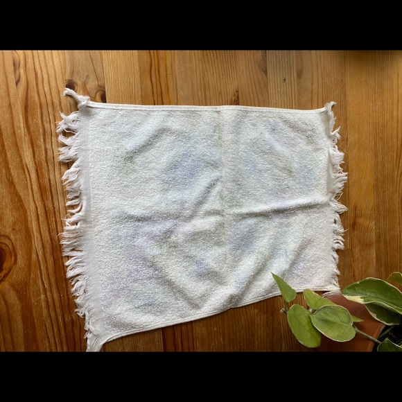 Vintage Small Floral Towel - Picture 3 of 3